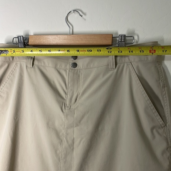 Columbia Beige/Tan Skirt - Picture 10 of 10